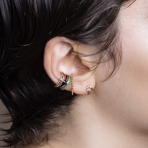 K18 ALL ABOUT BASICS ブラックダイヤモンド ショートアロー ピアス