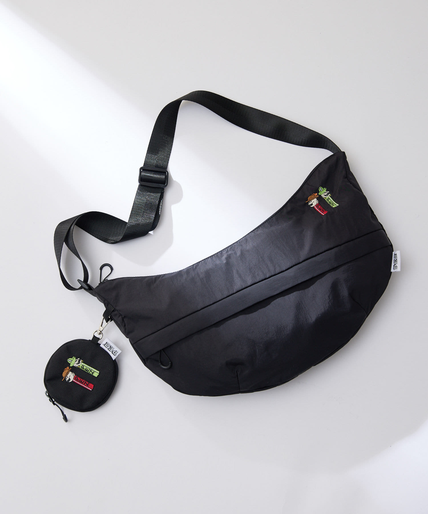 人気コラボ/WEB限定》【PEZ(ペッツ)×ear】ハーフムーンショルダー