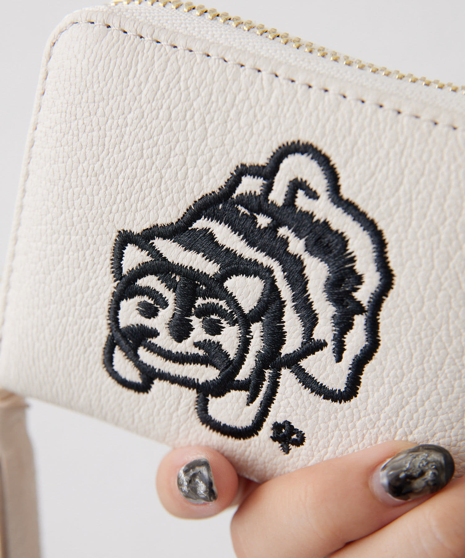 人気コラボ/お札を折らずに収納可！/使いやすい/本革》虎屋ういろ