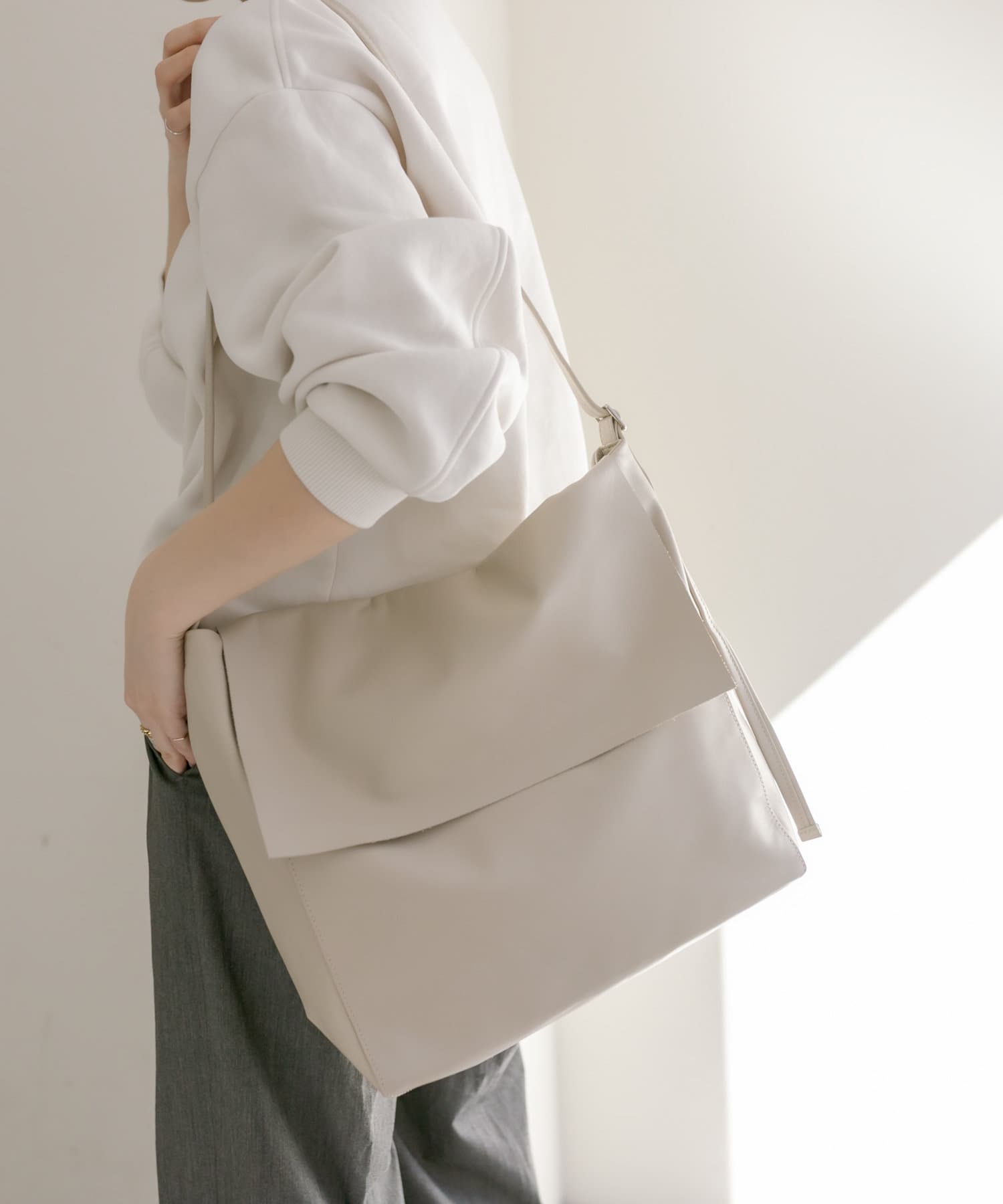 ear PAPILLONNER】《牛革》シンプルフラップショルダーバッグ | OUTLET