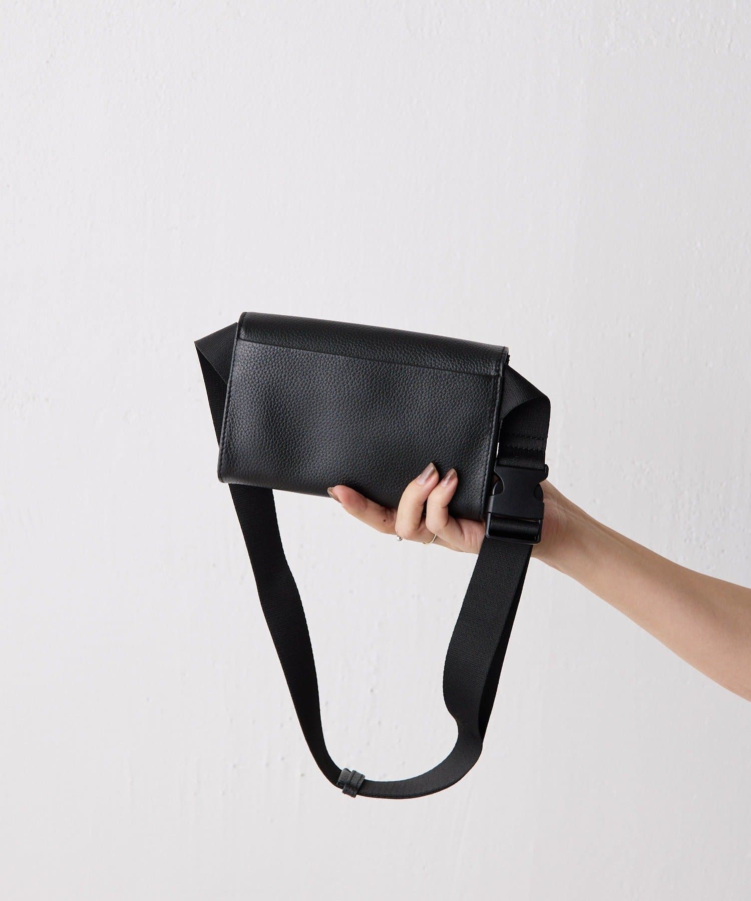 uchida企画/本革》ミニワイドテープショルダーバッグ | ear