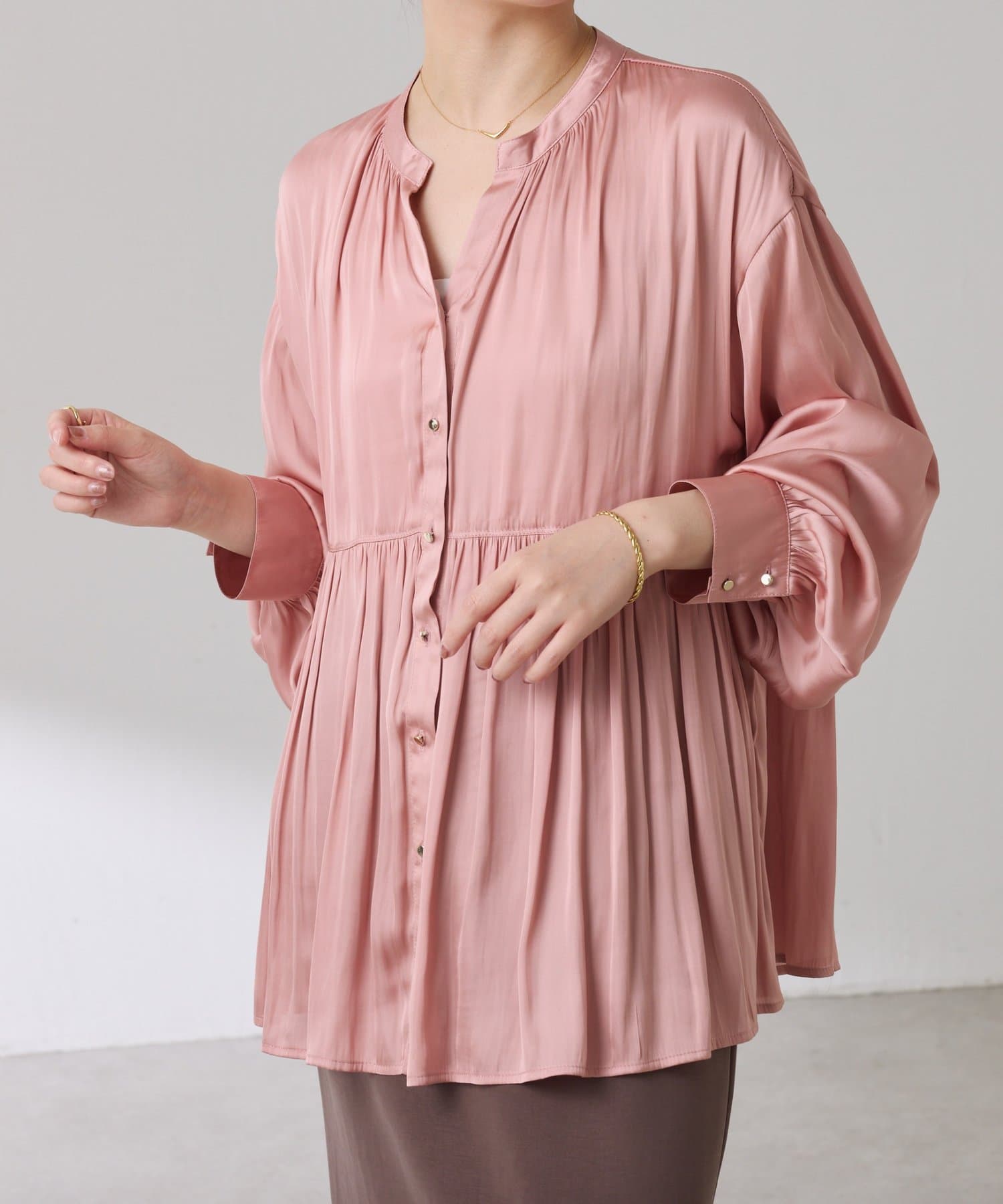 お尻周りカバー】割繊サテンスキッパーブラウス | COLLAGE