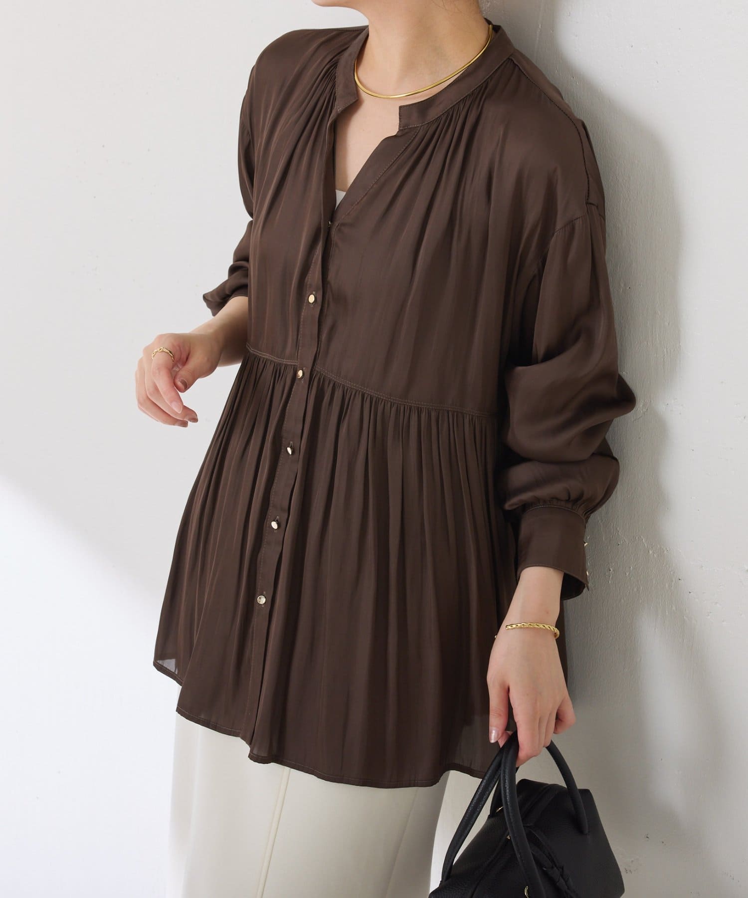 お尻周りカバー】割繊サテンスキッパーブラウス | COLLAGE