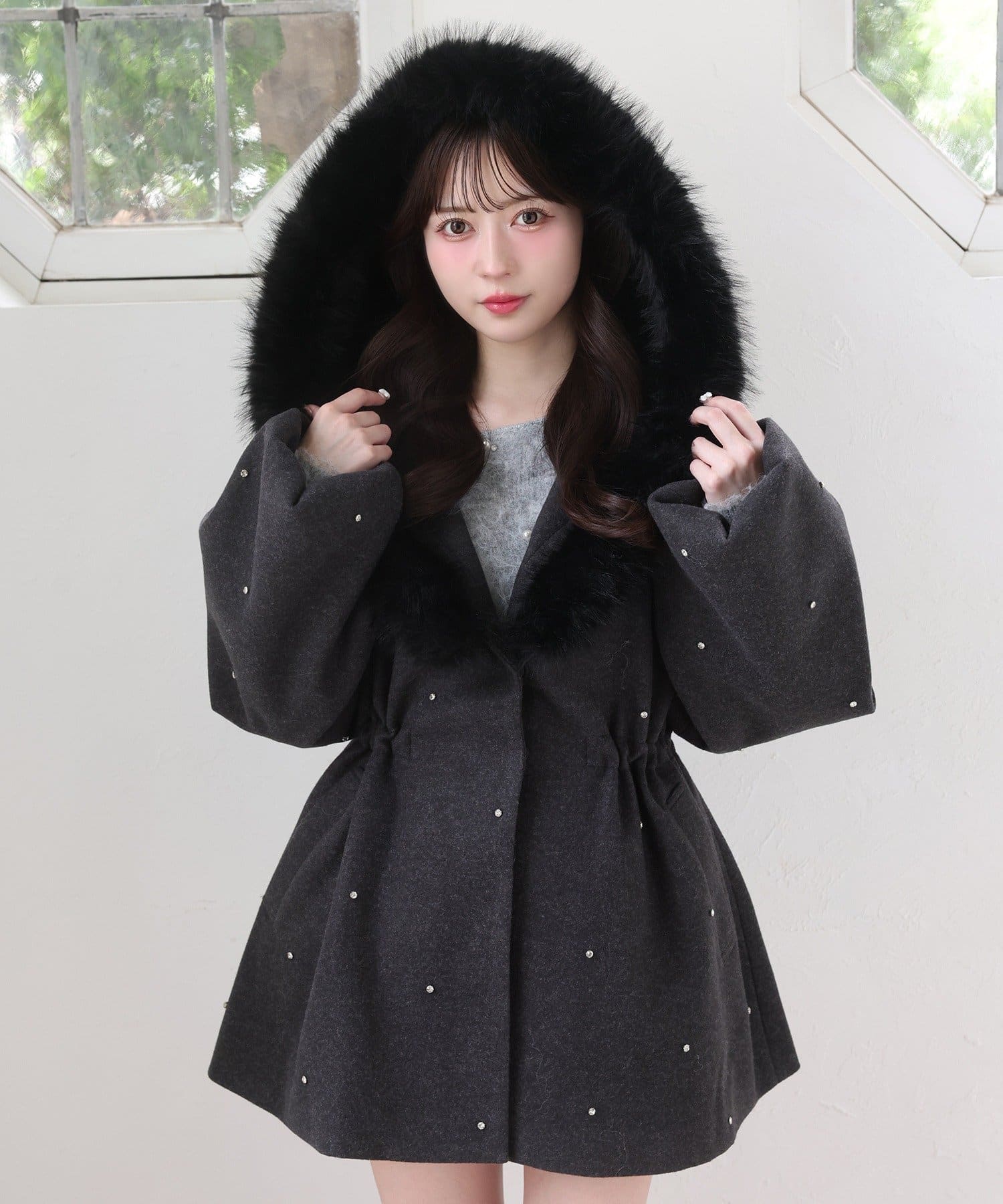 今すぐお届け》フードフェイクファービジューミドルコート | one after