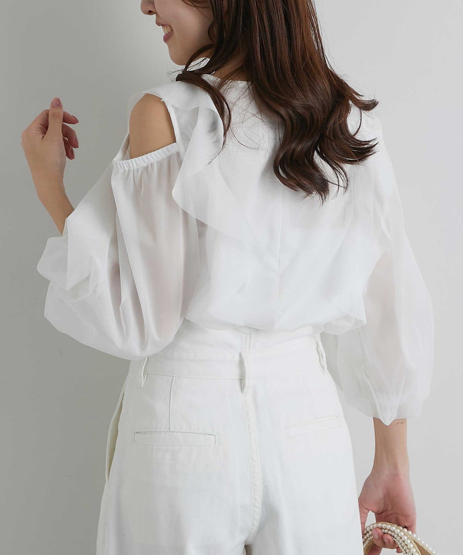 ふんわり華やか】チュールラッフルオープンショルダーブラウス | La