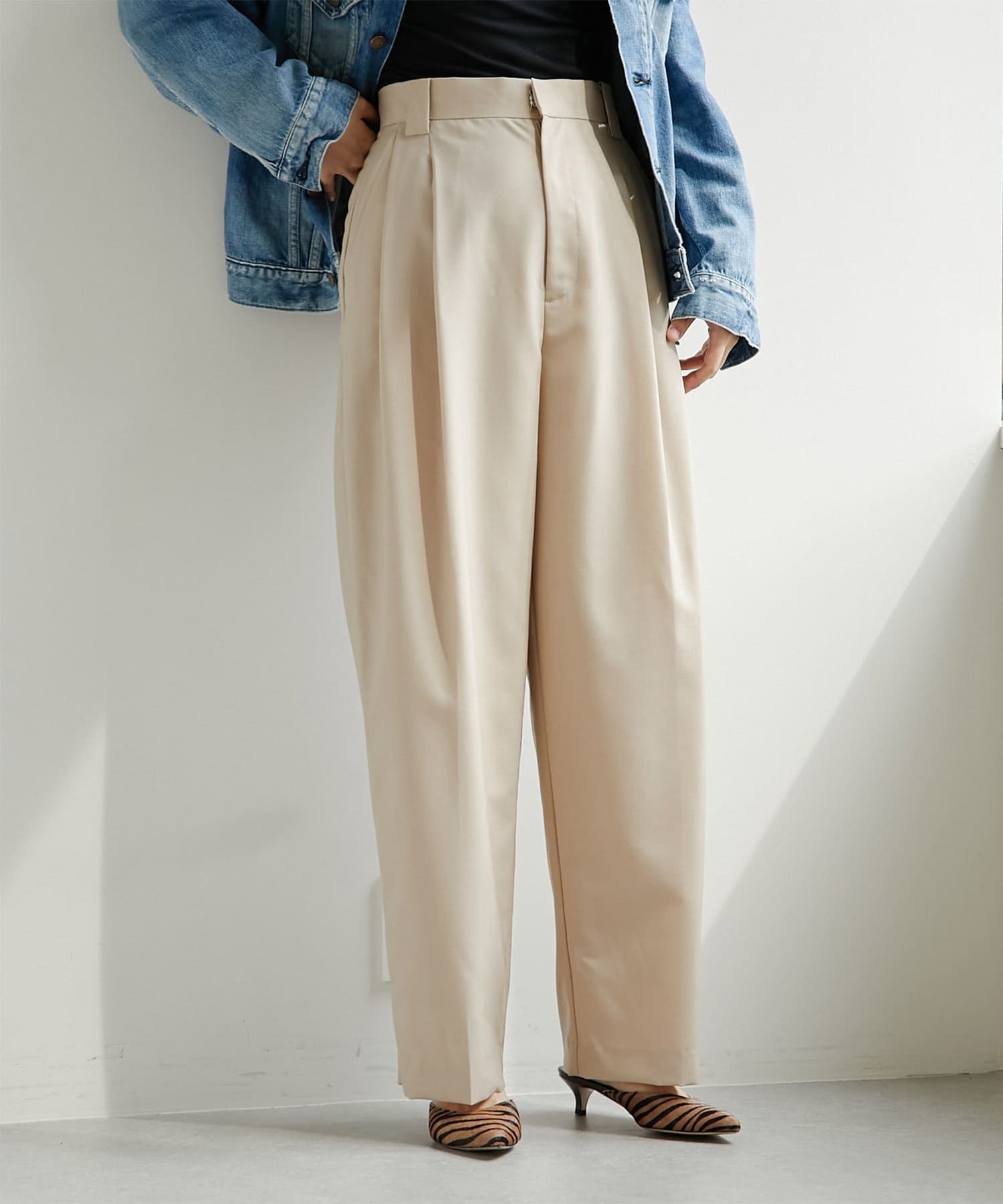 長谷川京子さんコラボ】ウールポプリンタックパンツ | Whim Gazette