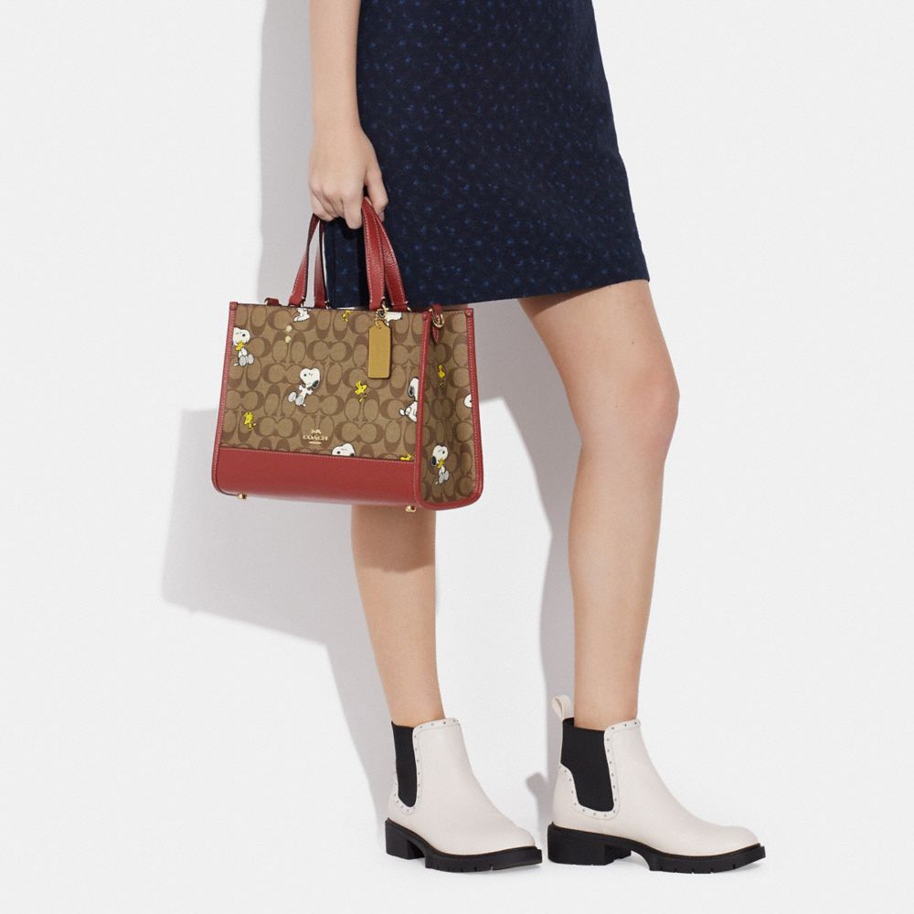 公式】コーチアウトレット | 【COACH X PEANUTS】デンプシー キャリー