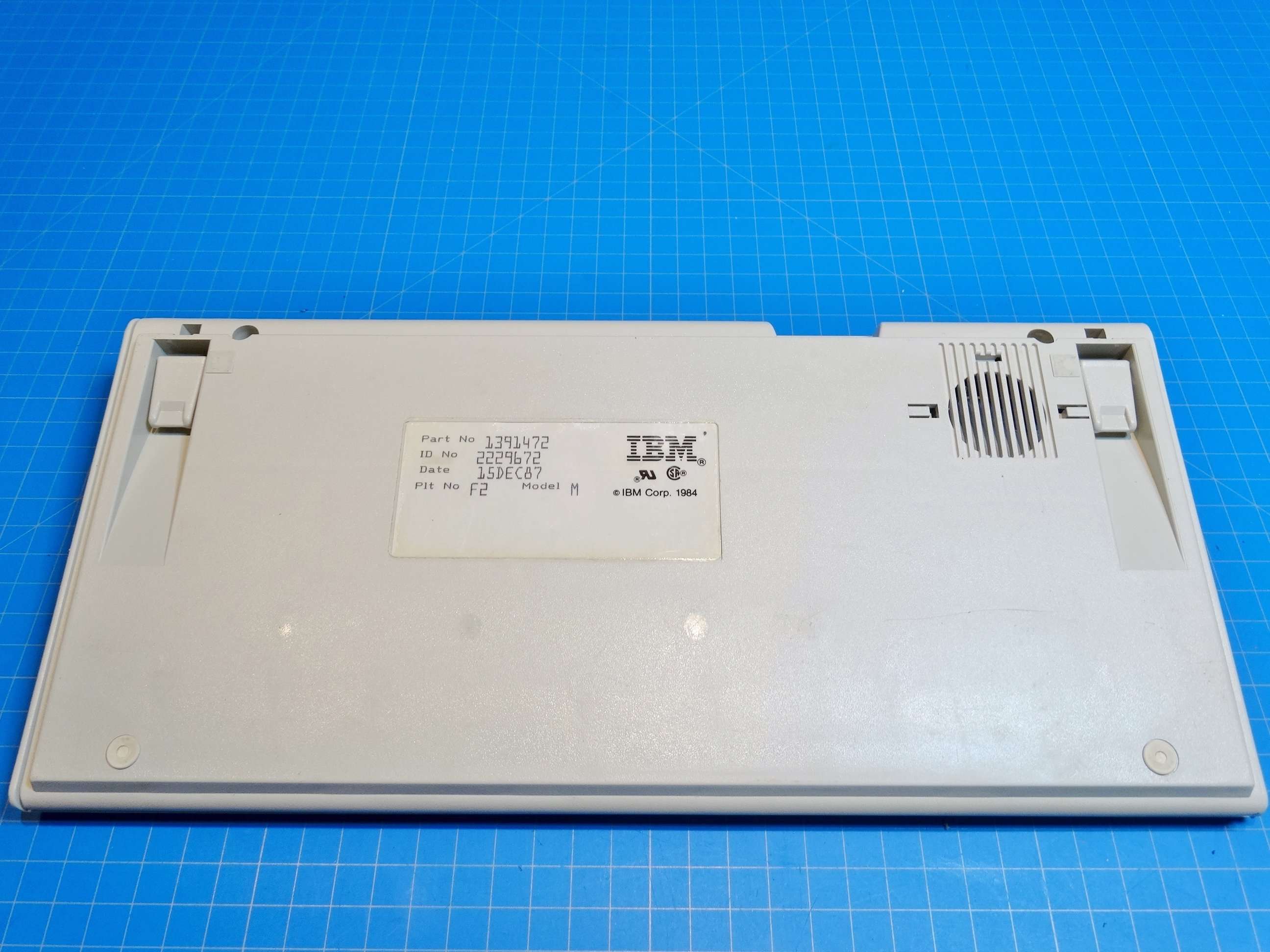IBM model M 84-key (space saving SSK) 1391472 15 DEC 87