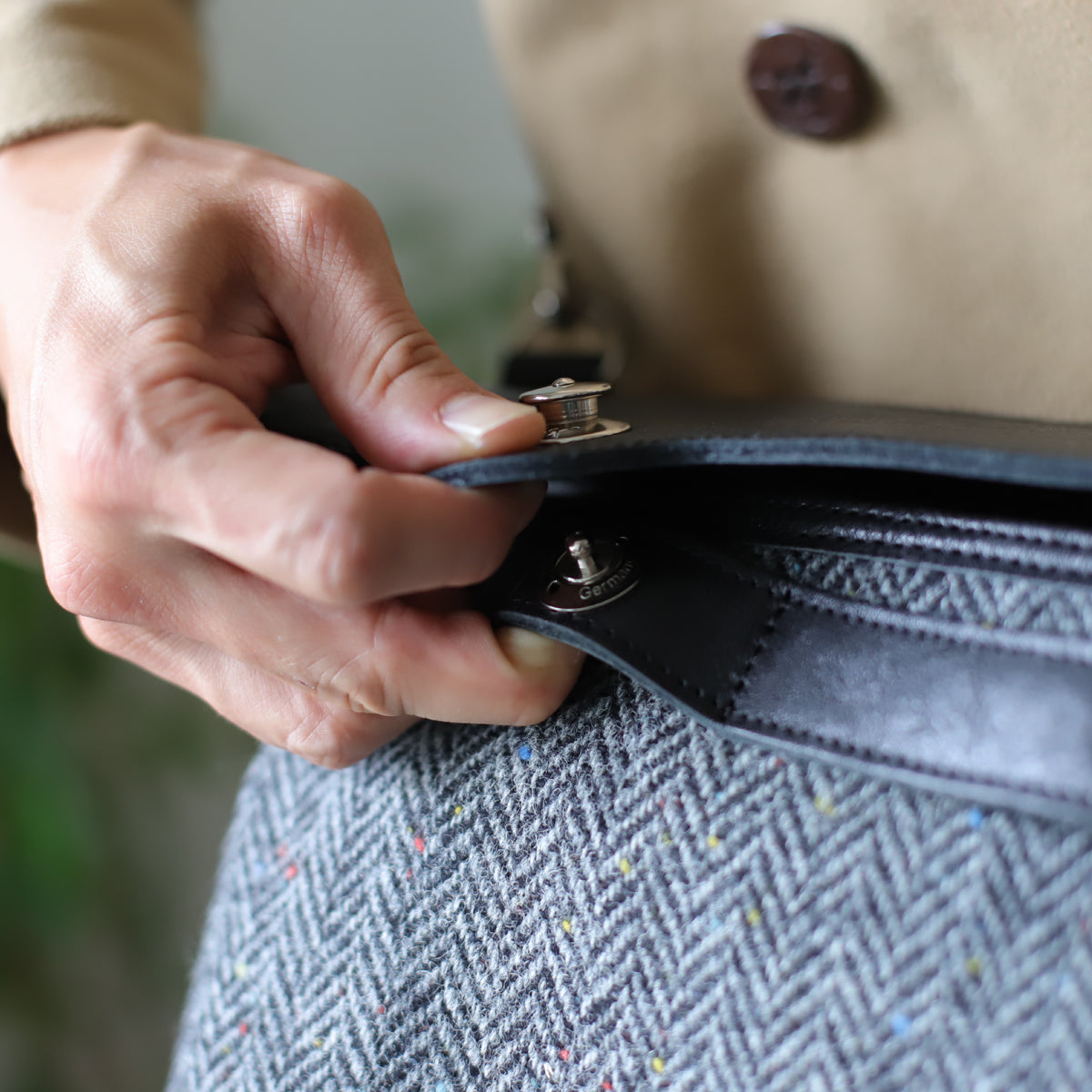 ポストマンバッグ メッセンジャーポストマン ｜ ハリスツイード 牛革