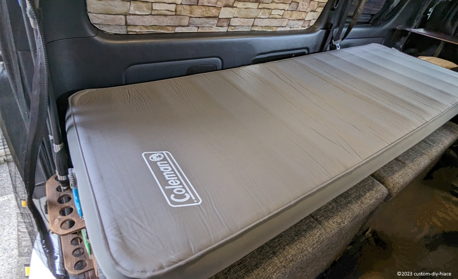 コールマン キャンパーインフレーターマットハイピークをレビュー