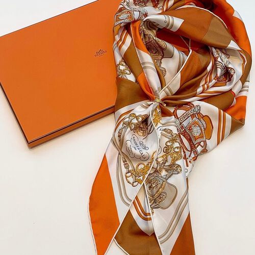 エルメス（HERMÈS）のスカーフリングの使い方。選び方や人気モデルも紹介