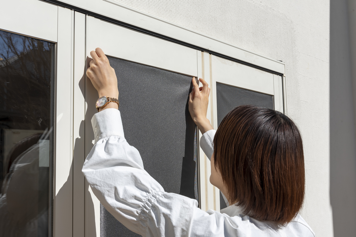 クーリアスは窓の外側に貼るか？ 内側に貼るか？｜特集｜masaショップ