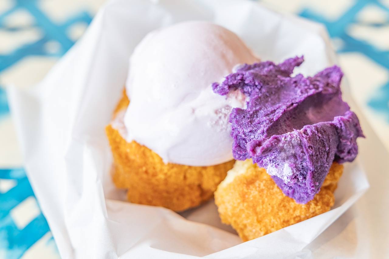 50年以上レシピを受け継いだサーターアンダギー。アイスと自家製の紅芋