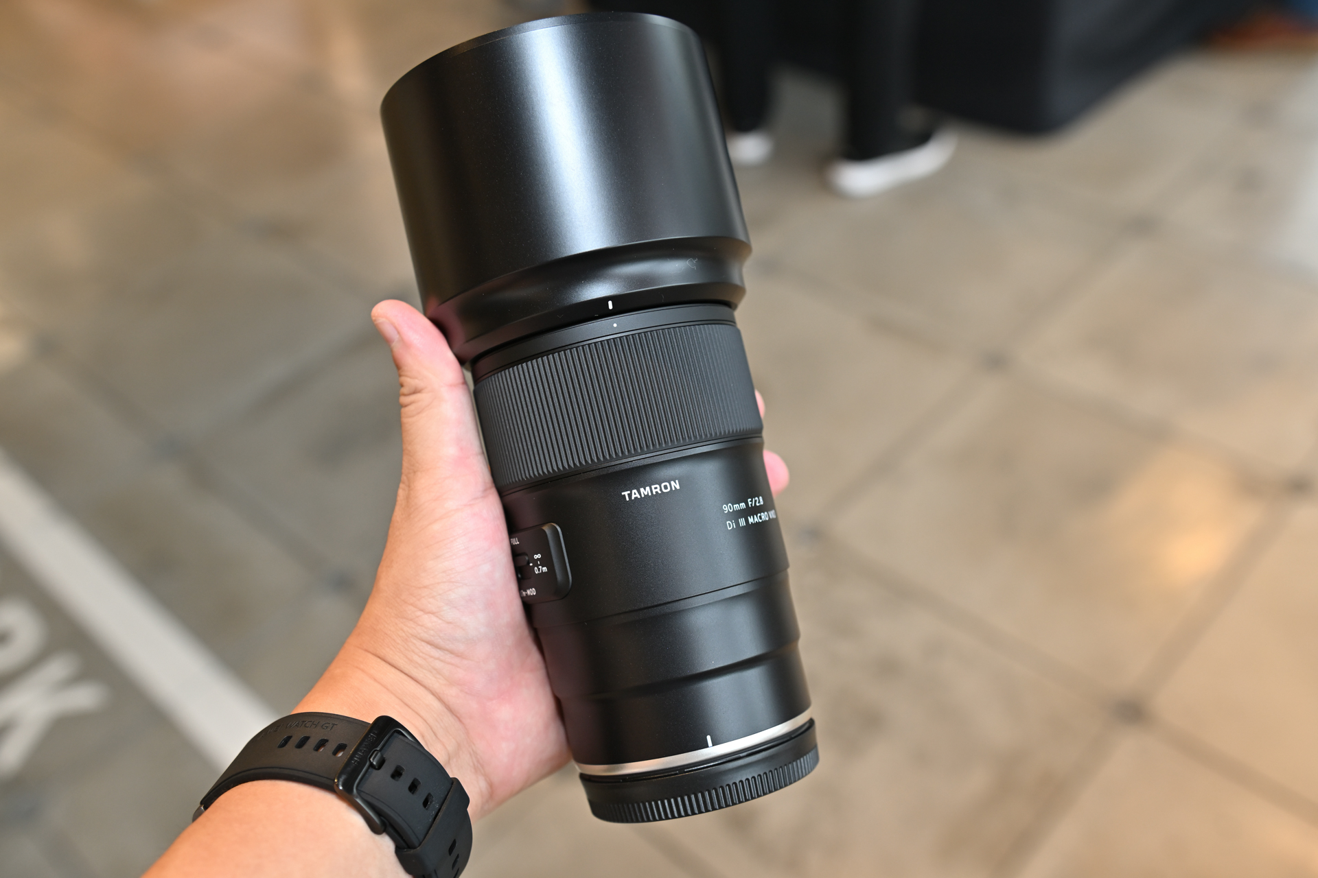 タムロン、ミラーレス対応の新「90mmマクロ」を披露 - デジカメ Watch