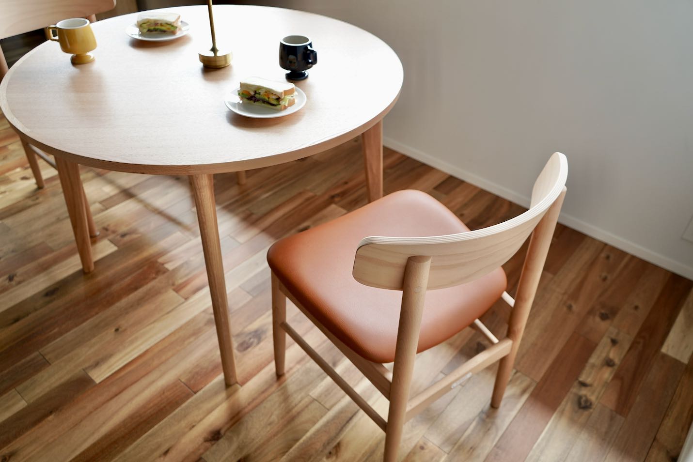 カリモク60+ Tチェア リーベルブラウン［C36225WE］ - カリモク60正規