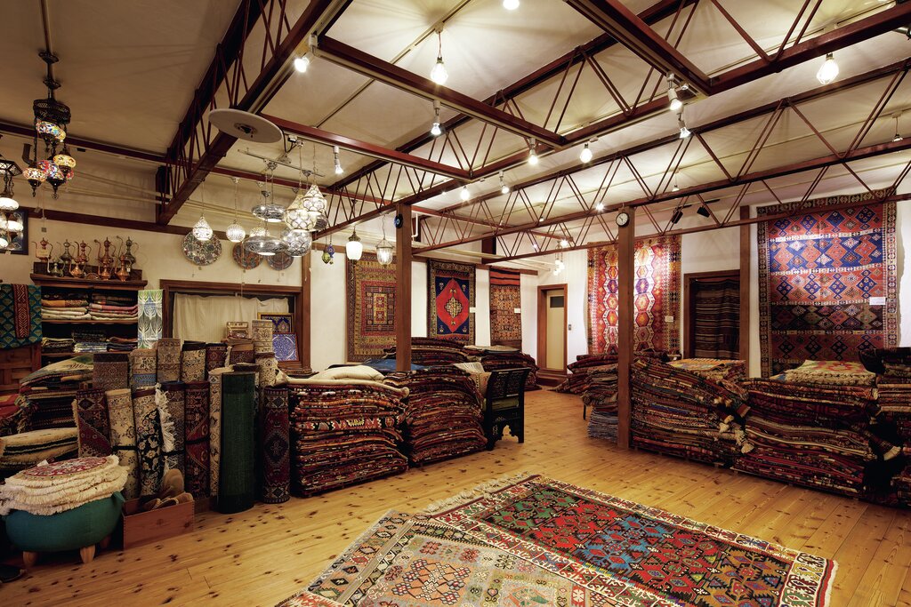 敷く、飾る、掛けるが自由自在。空間にオリエンタル風味をプラスして