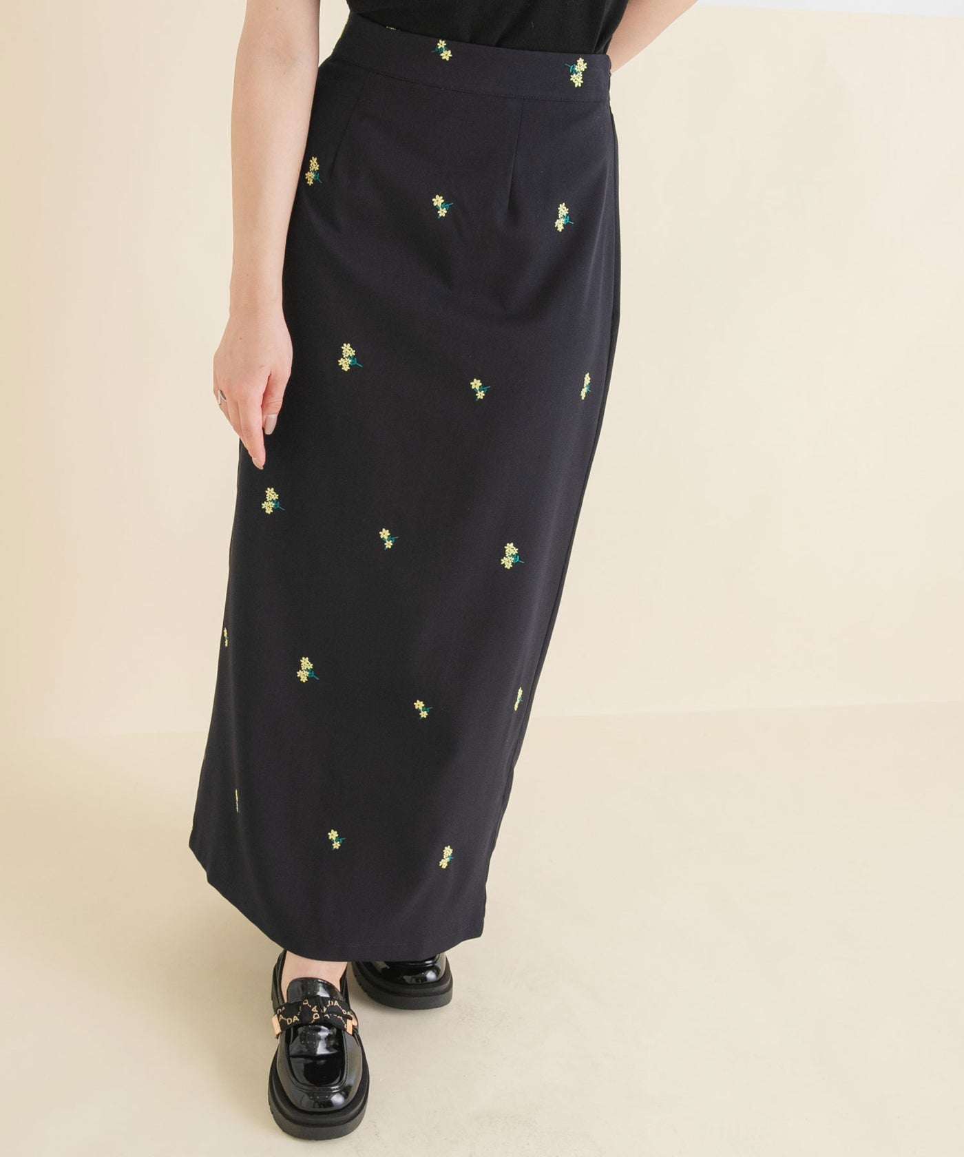 フラワー刺繍タイトスカート – レディースファッション通販の夢展望