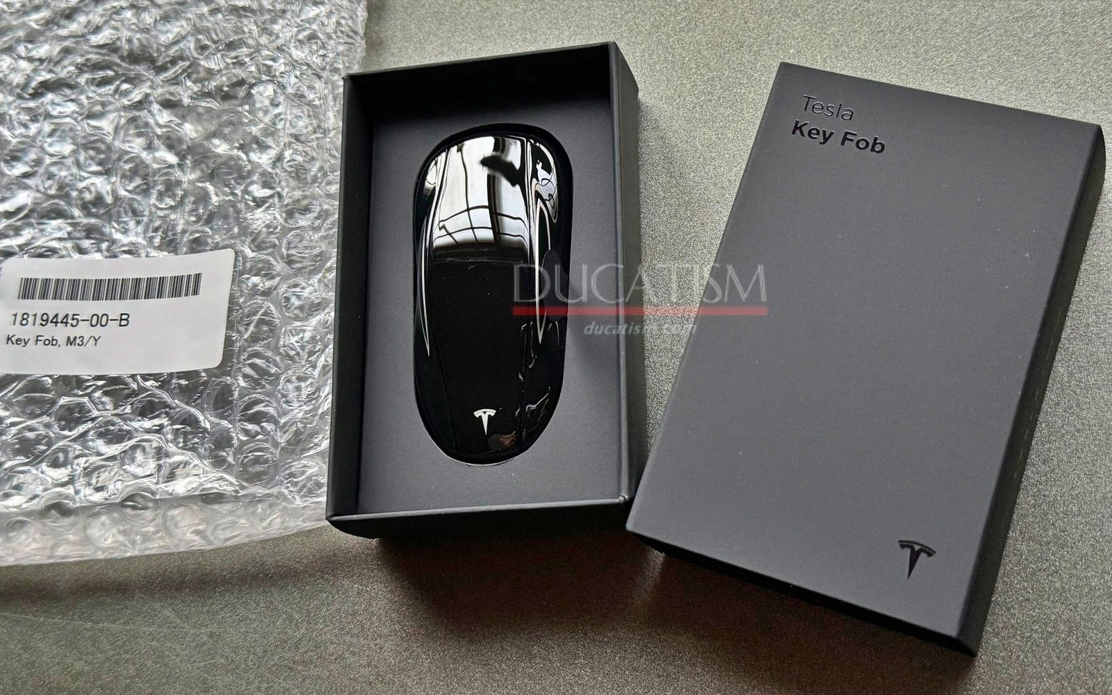 在庫あり TESLA モデル3 モデルY 用 キーフォブ 新型 テスラ 純正品