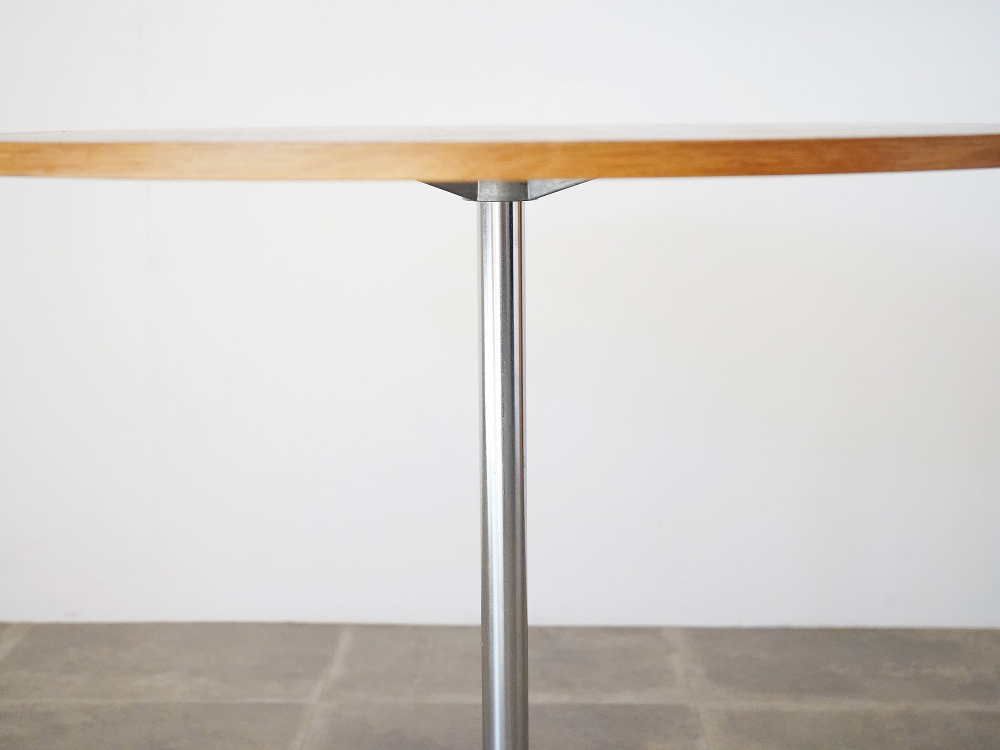 Arne Jacobsen（アルネ・ヤコブセン）丸テーブル 高さ70cm フリッツ