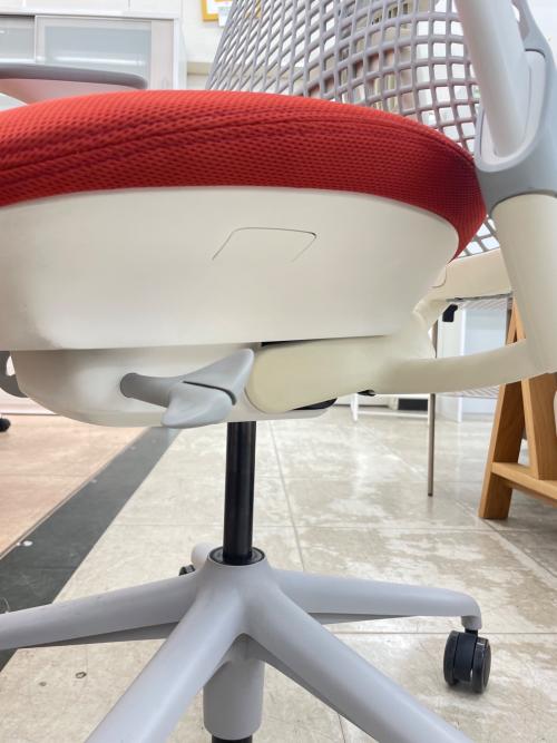 Herman Miller (ハーマンミラー) セイルチェア ホワイト×オレンジ