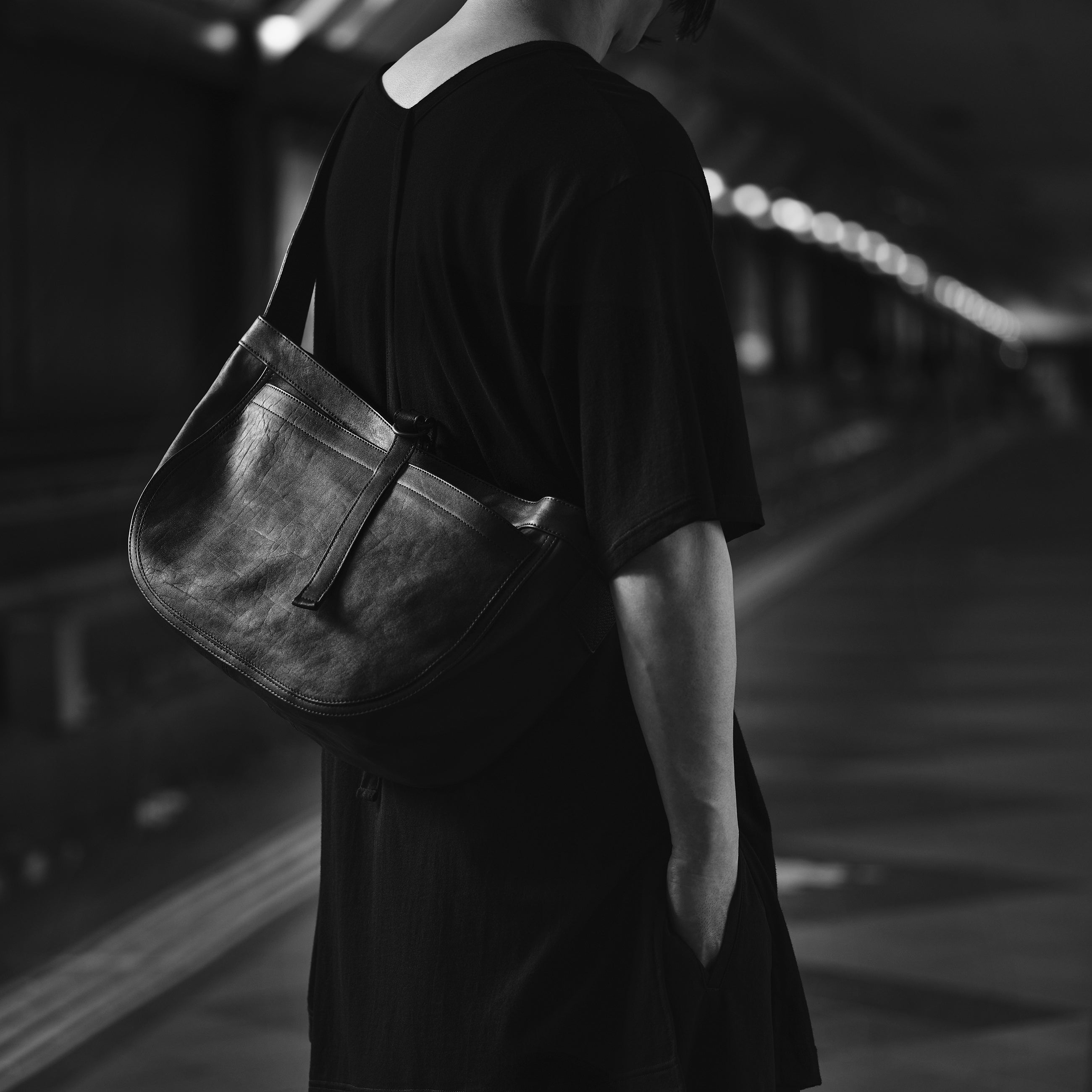 LEATHER NEWSBOY BAG SMALL ELIMINATOR SPECIAL VERSION BLACK - T.T