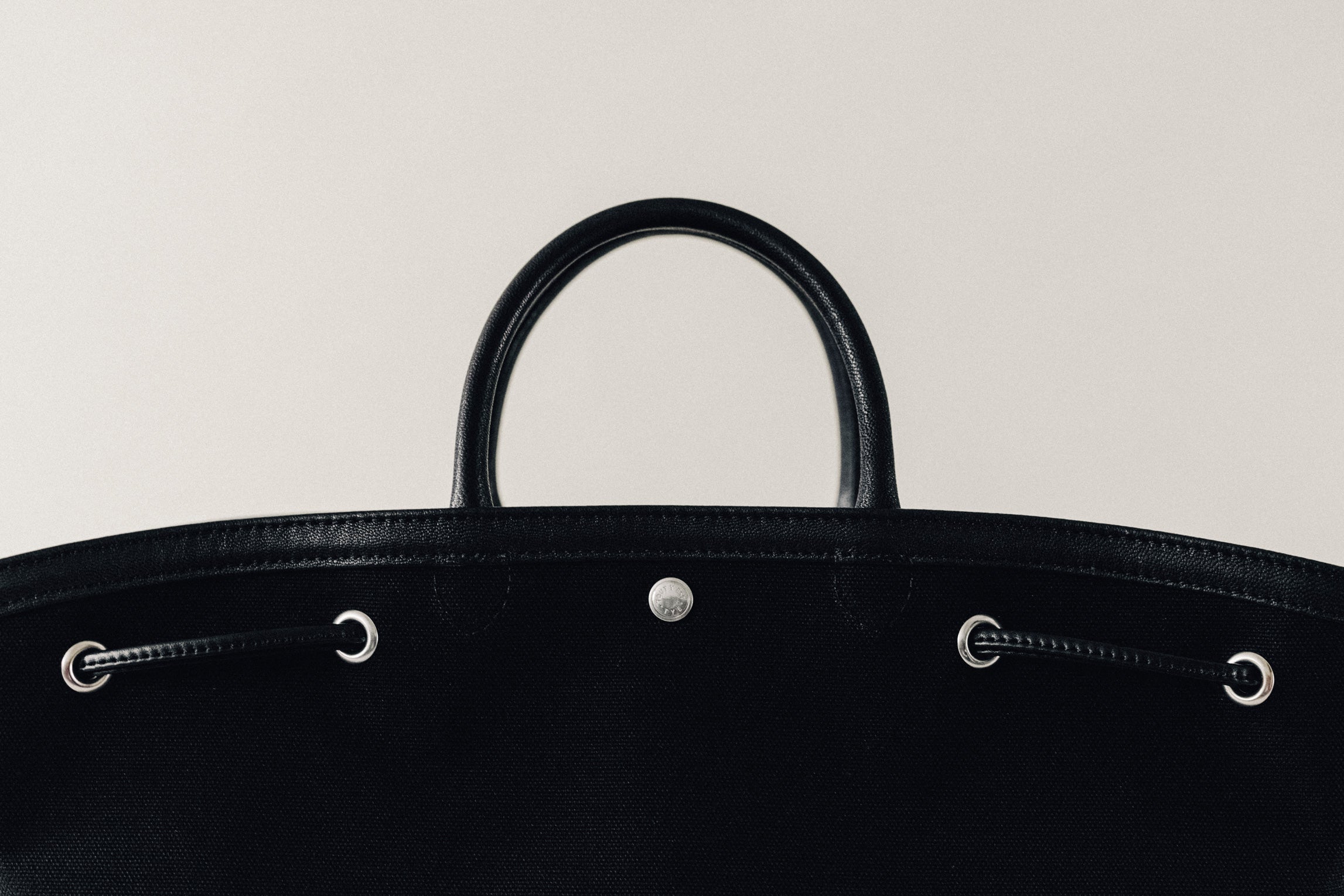 SAC COQUILLE BLACK – TOUT Y EST EN