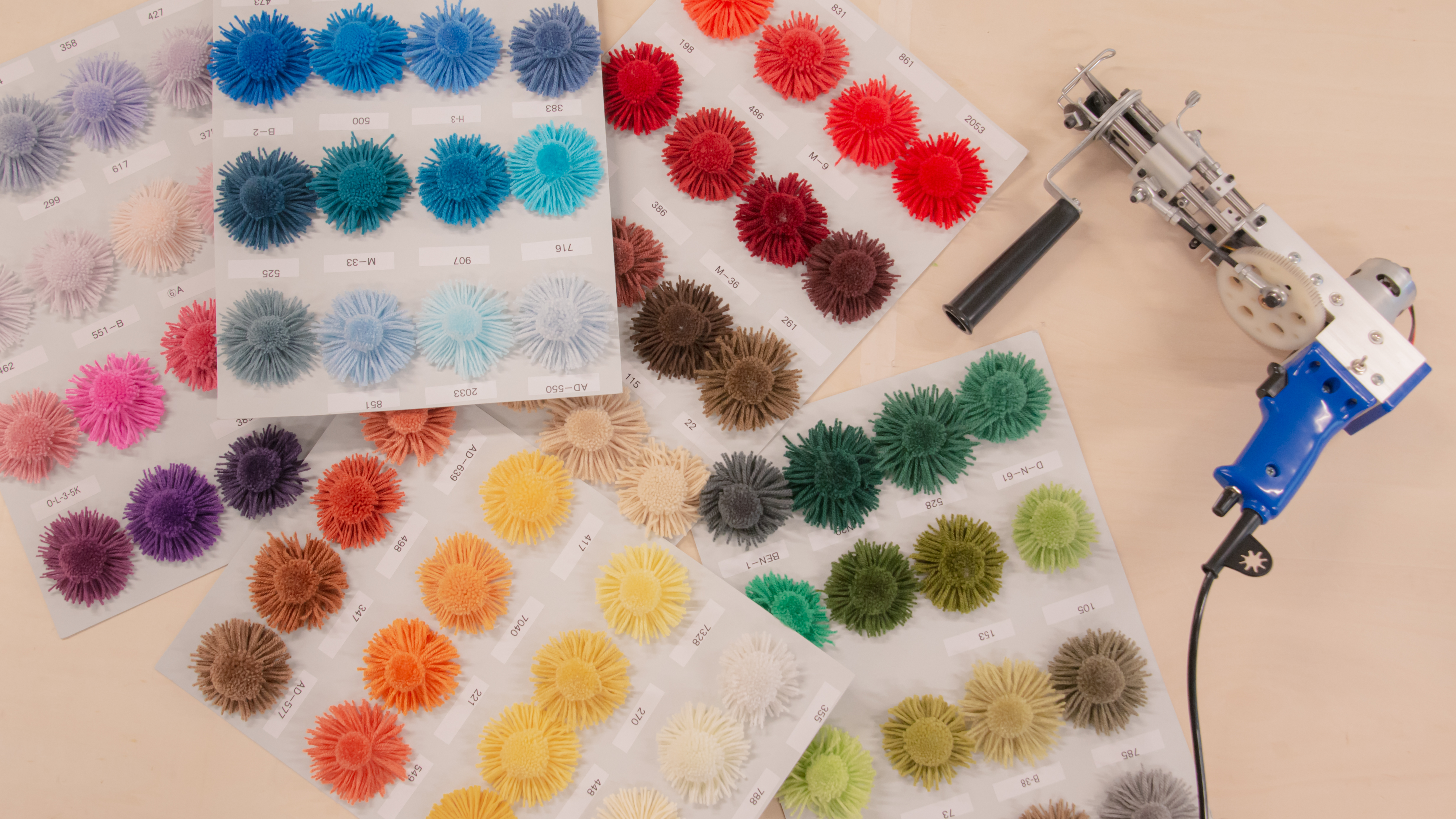 タフティングガンを使用したオリジナルのハンドメイドラグが作れる