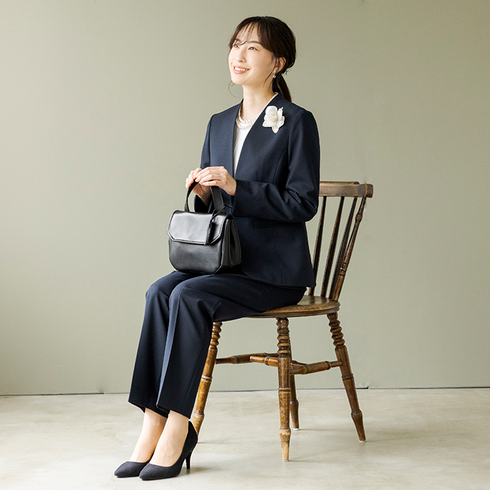 洗える｜定番ネイビーパンツスーツ 13号・ネイビー｜東京ソワール