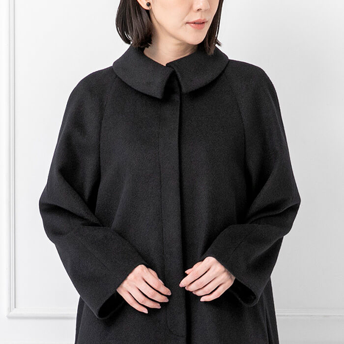 襟元がデザインポイントのアンゴラ混コート 13号・ブラック｜東京