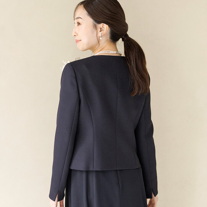 シンプルで上品な定番ネイビースーツ 9号・ネイビー｜東京ソワール