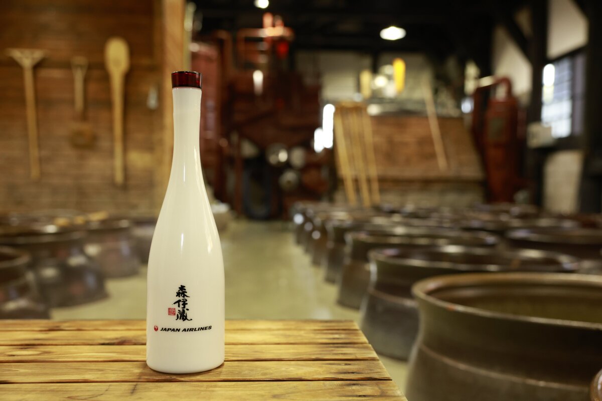 JAL「森伊蔵」機内販売25周年記念！ロゴ入り限定ボトルを250本販売