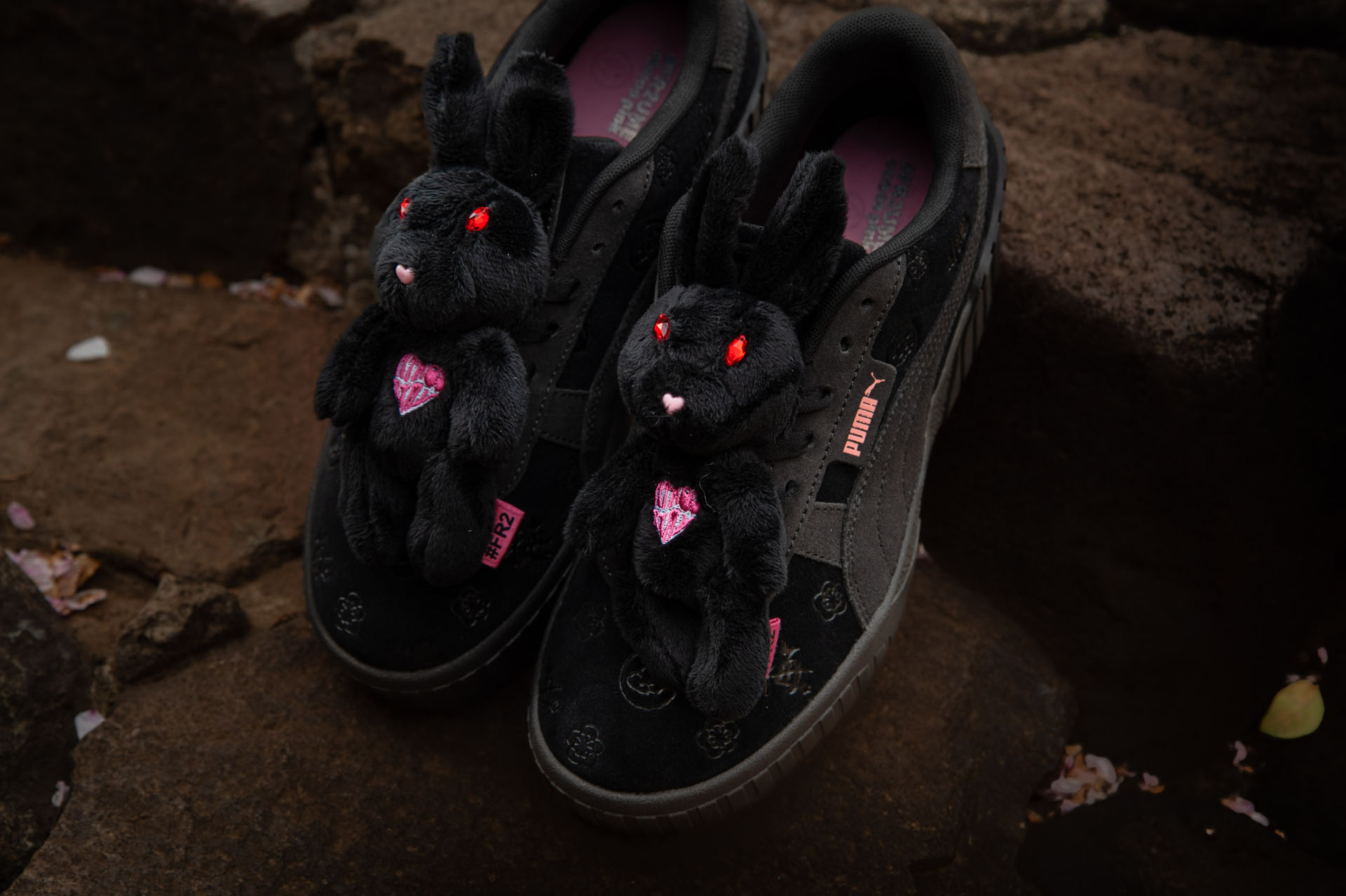 atmos pinkから『#FR2梅』と PUMAのトリプルコラボスニーカーが4月20日