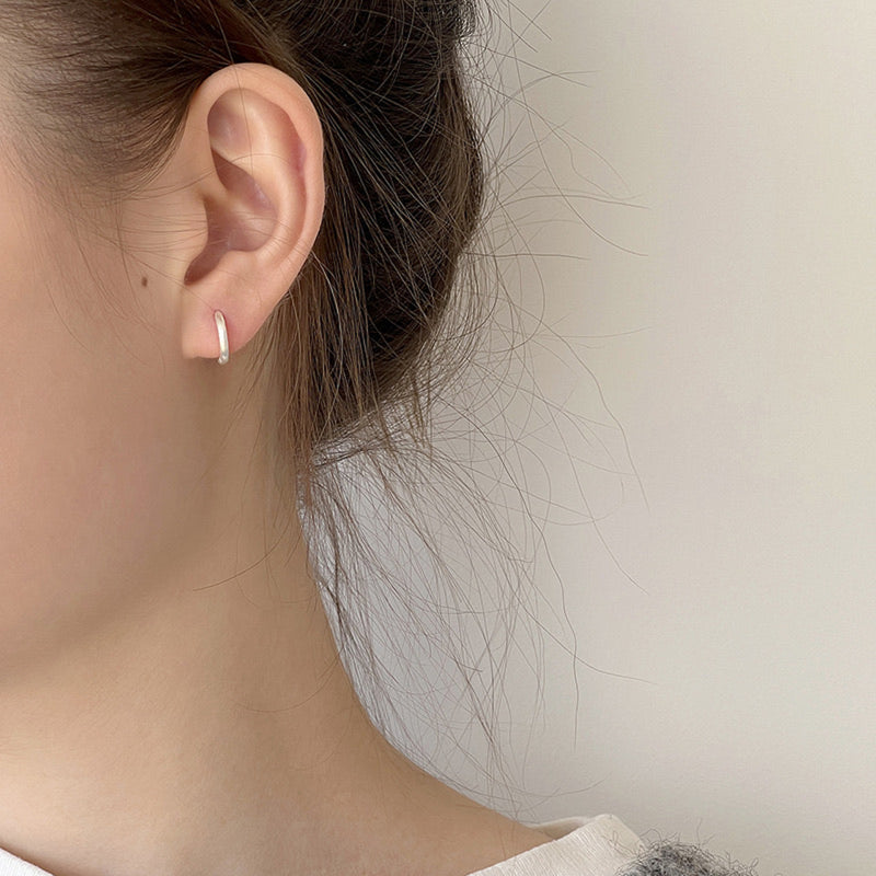 大人の縁を」マットシルバーリングピアス – gaacal