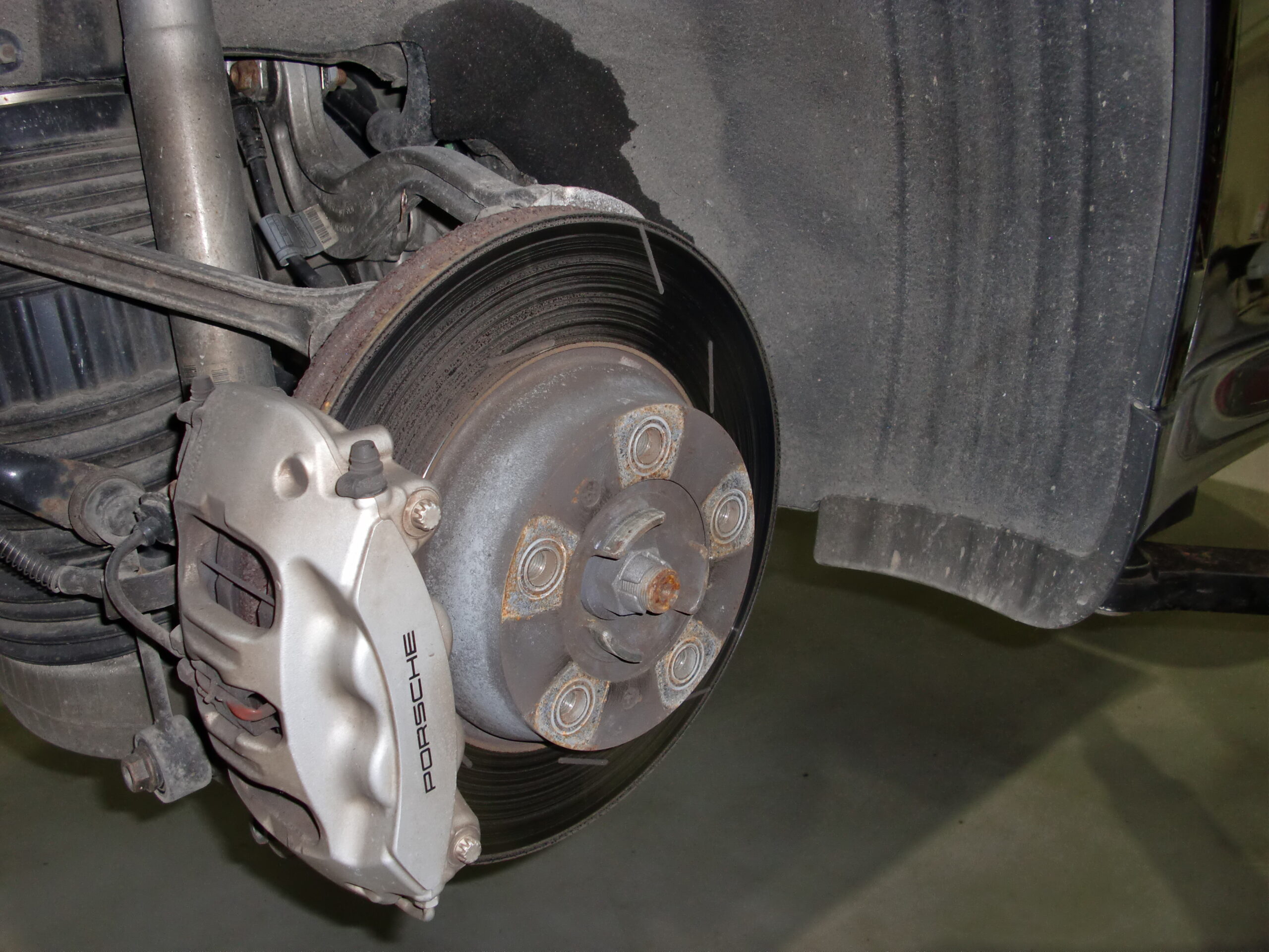 BMW G11 740dx リアブレーキパット交換 - 函館輸入車のカスタム・整備FACT