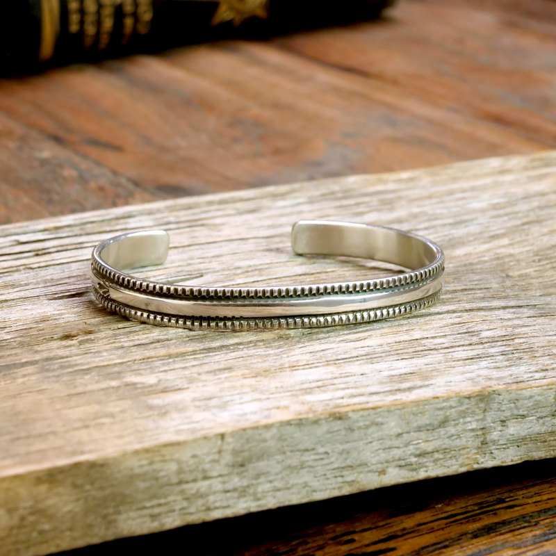 ◇sizeM ブルースモーガン チゼルワーク バングル｜マライカ公式通販