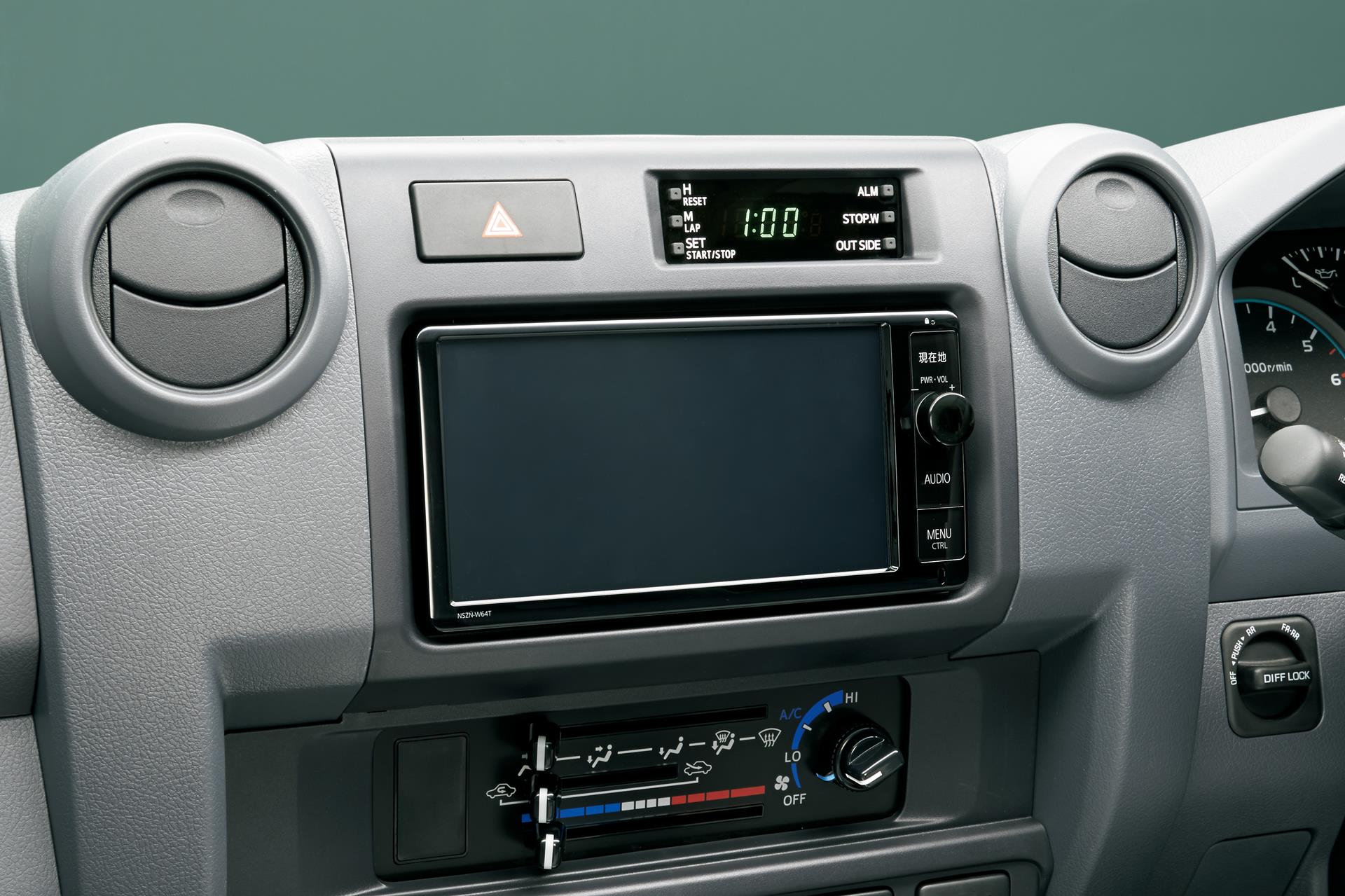 トヨタ純正ナビゲーション T-Connectナビ (NSZN-W64T) (販売店装着