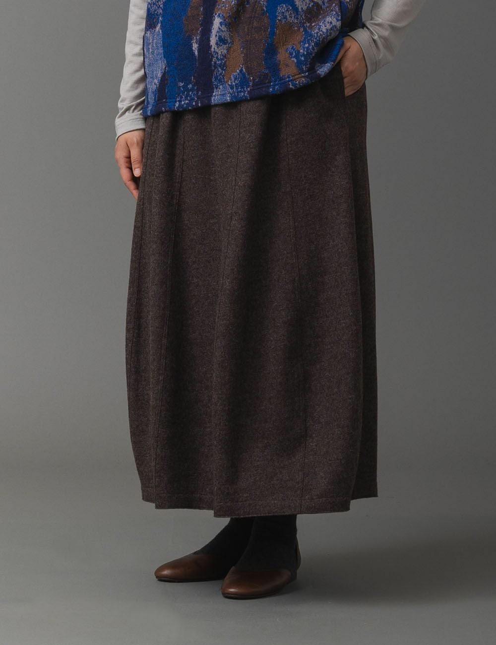 ウール圧縮 スカート貝母（ばいも） | 石見銀山 群言堂オンラインストア