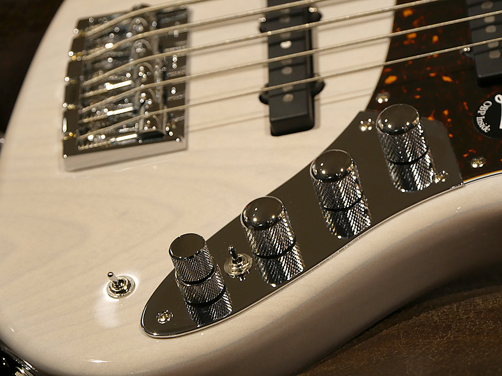 HISTORY】アーティスト共同開発の5弦ベースが登場！～その③