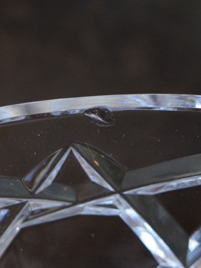 アンティークガラスの食器、型押し模様が美しいアンティークガラスの