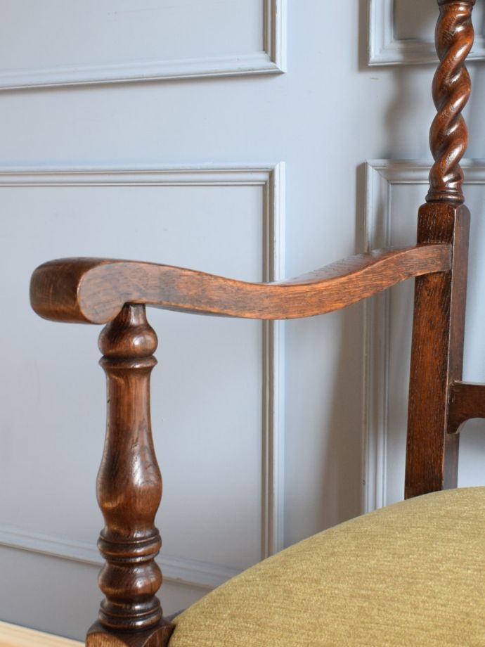 ツイストが美しい英国アンティークの椅子、イギリスから届いたオーク材