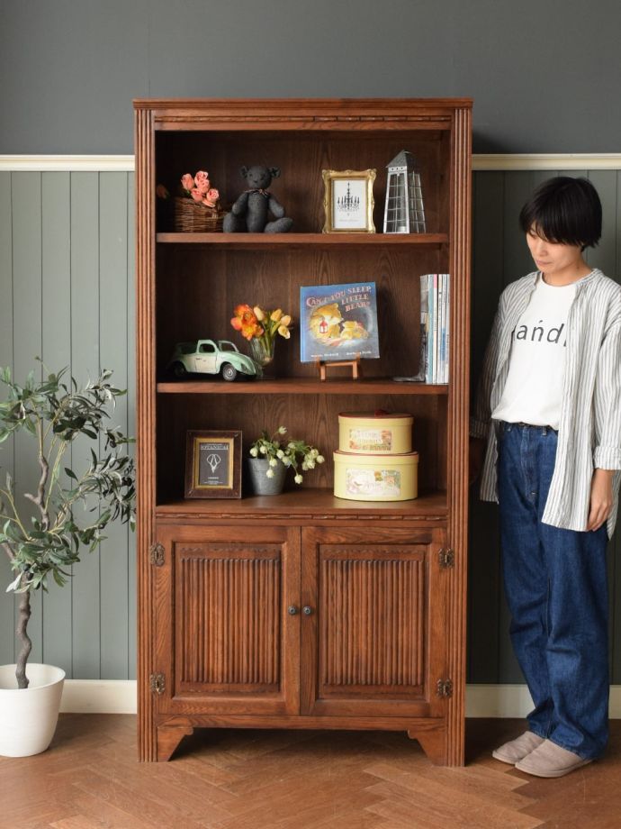英国アンティーク調のオープンキャビネット、オーク材のおしゃれな本棚