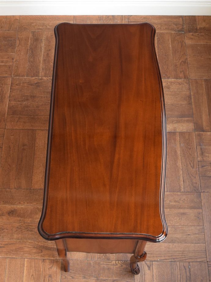 フレンチスタイルのおしゃれな2段チェスト、アンティーク風の猫足