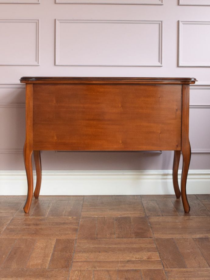 フレンチスタイルのおしゃれな2段チェスト、アンティーク風の猫足