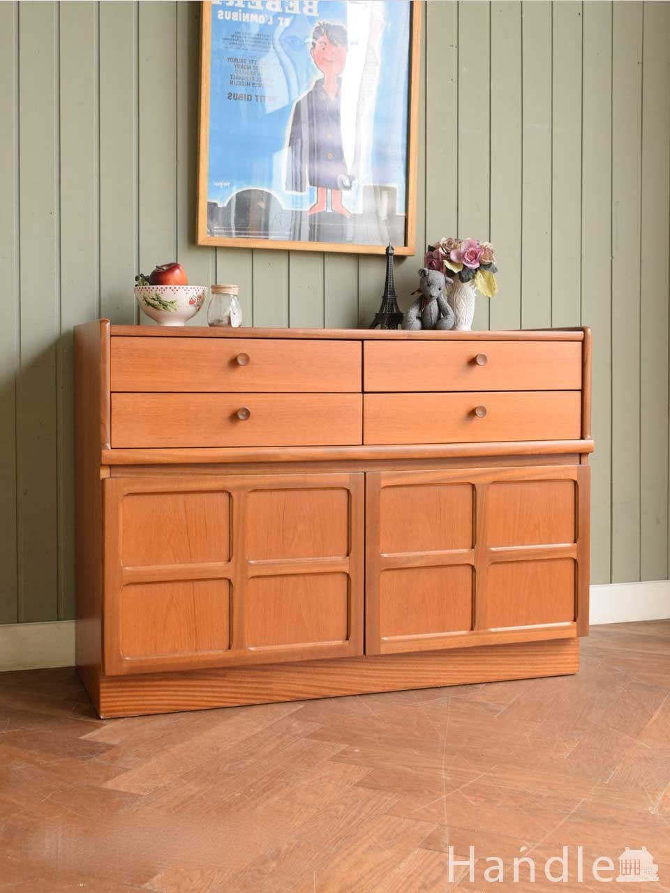 ヴィンテージのおしゃれな北欧キャビネット、ネイサン社（Nathan）の