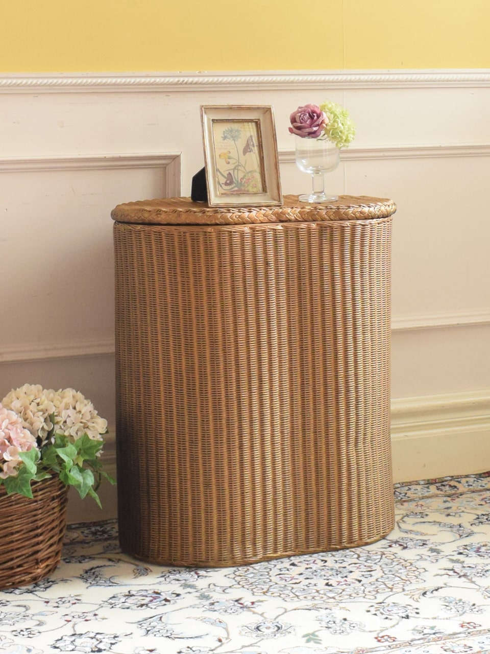 イギリスから届いたおしゃれなアンティークの収納箱、ロイドルームの