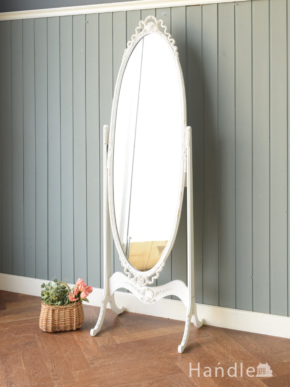 ツイストが美しいオーク材のスタンドミラー、イギリスから届いた