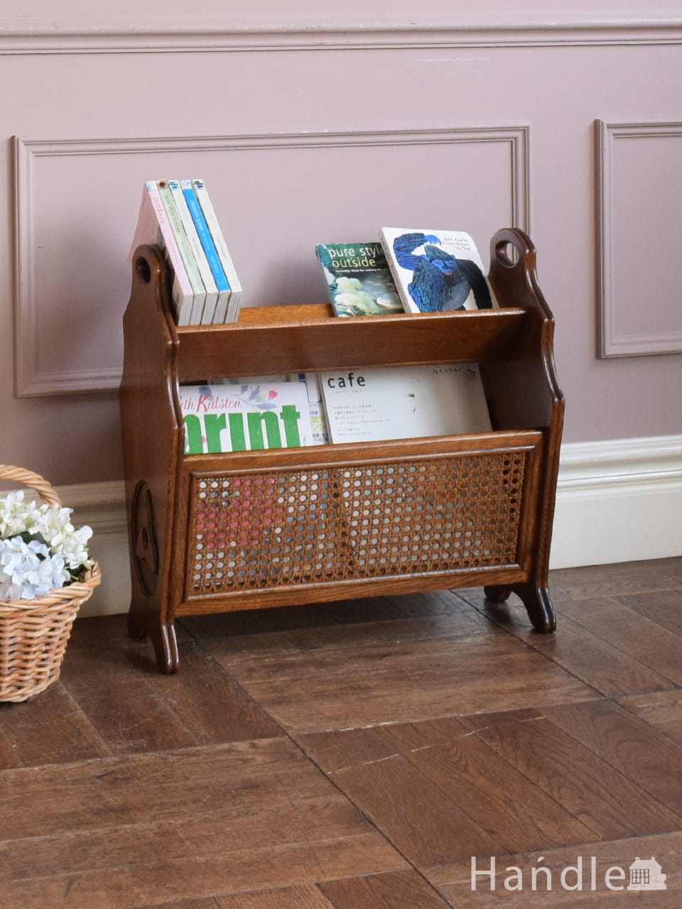 小さなアンティークフランス家具、持ち手にも装飾が付いたマガジン