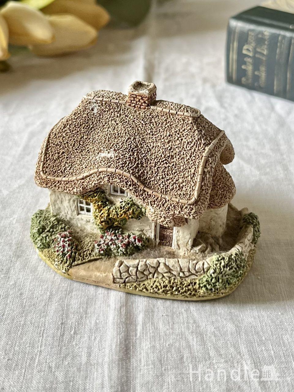 英国から届いた大型のLilliput Lane(リリパット レーン)、大きな木が