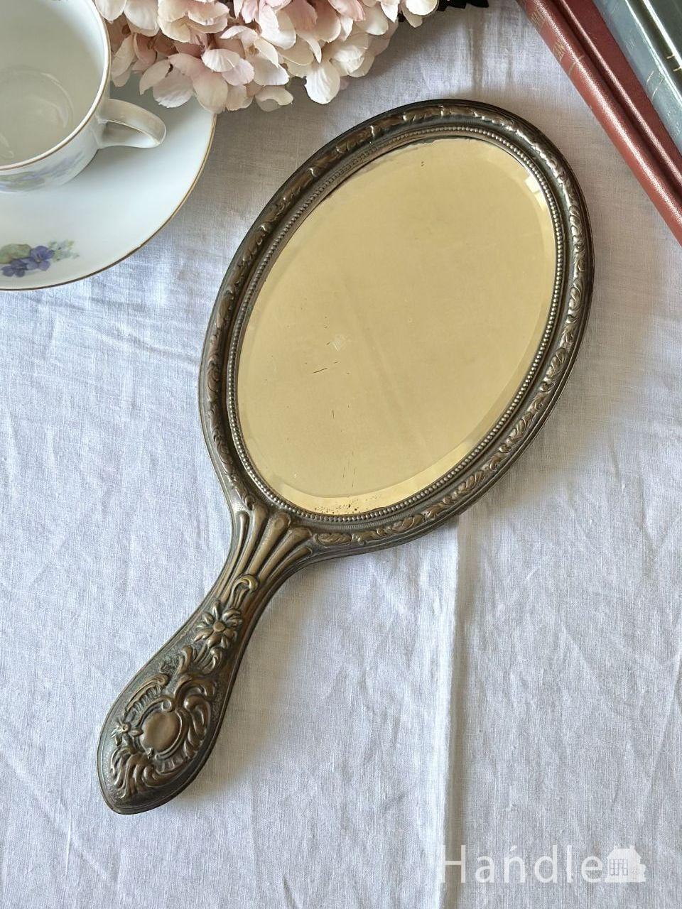 イギリスから届いたアンティークの手鏡、装飾が美しい真鍮のハンド