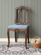 彫刻も美しい、ルイ15世様式のアンティークフレンチチェア